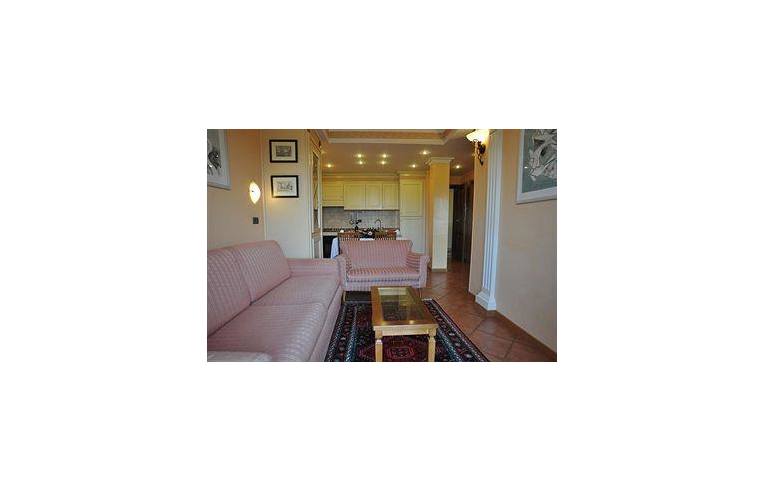 negozio in vendita a Guidonia Montecelio in zona Marco Simone