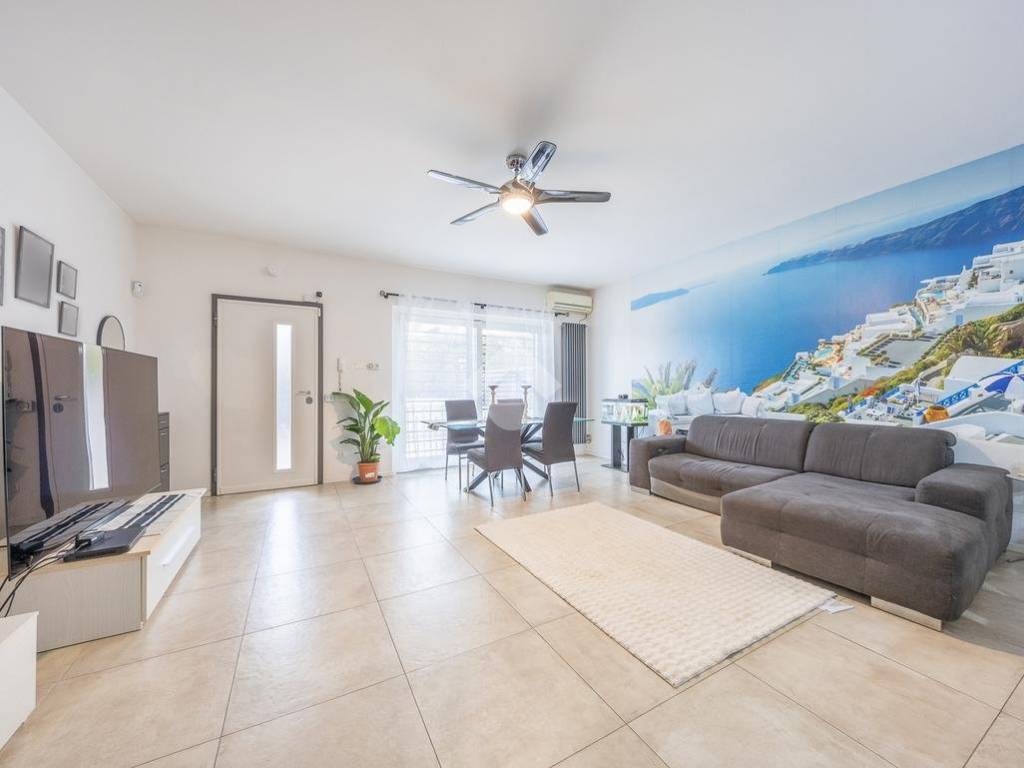 casa indipendente in vendita a Guidonia Montecelio in zona Setteville