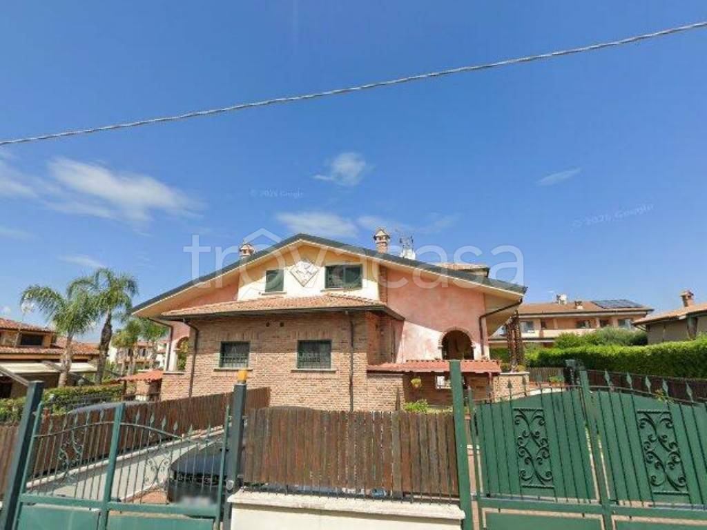 casa indipendente in vendita a Guidonia Montecelio in zona Montecelio