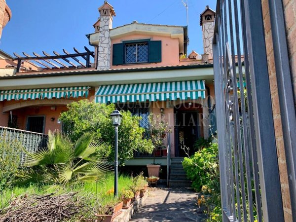 casa indipendente in vendita a Guidonia Montecelio in zona Montecelio