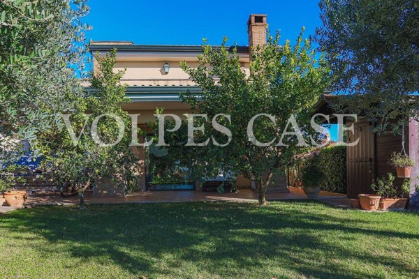 casa indipendente in vendita a Guidonia Montecelio in zona Guidonia