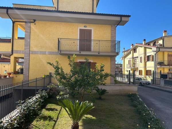 appartamento in vendita a Guidonia Montecelio in zona Villanova