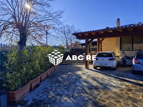 casa indipendente in vendita a Guidonia Montecelio in zona Montecelio