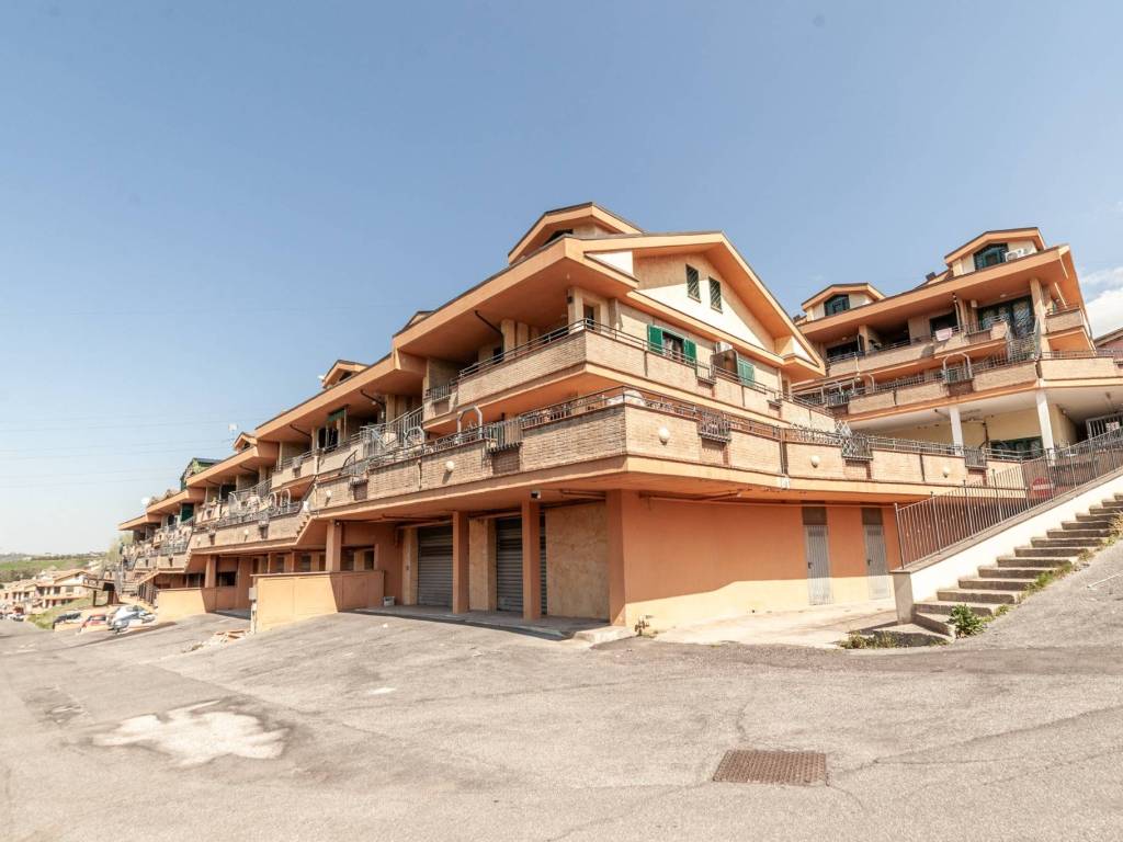 appartamento in vendita a Guidonia Montecelio in zona Pichini