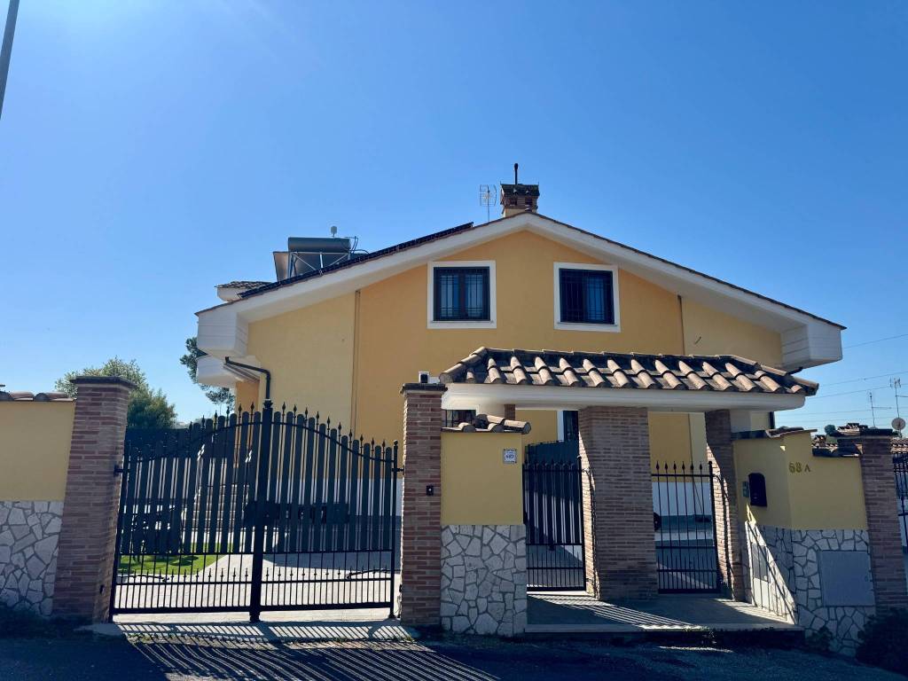 casa indipendente in vendita a Guidonia Montecelio in zona Marco Simone