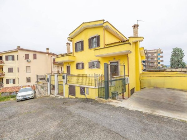 casa indipendente in vendita a Guidonia Montecelio in zona Guidonia
