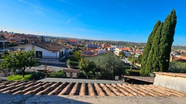 appartamento in vendita a Guidonia Montecelio in zona Marco Simone
