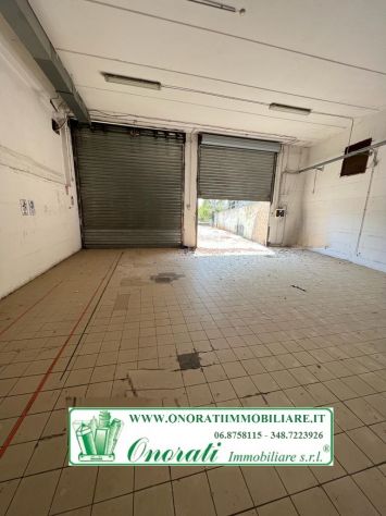 locale commerciale in vendita a Guidonia Montecelio in zona Setteville