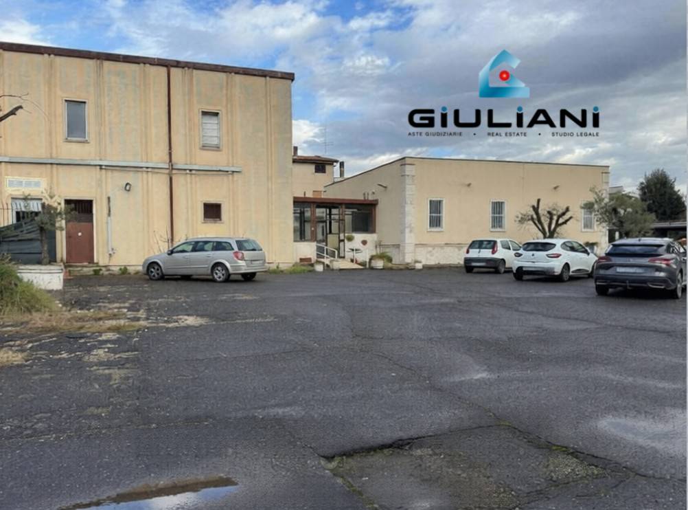 locale commerciale in vendita a Guidonia Montecelio in zona Montecelio