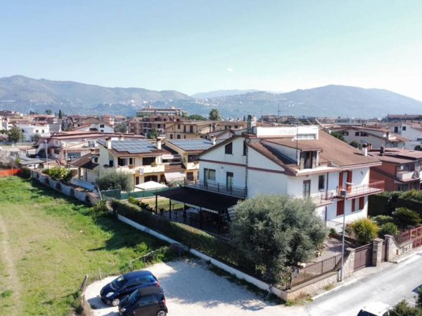 casa indipendente in vendita a Guidonia Montecelio in zona Villanova