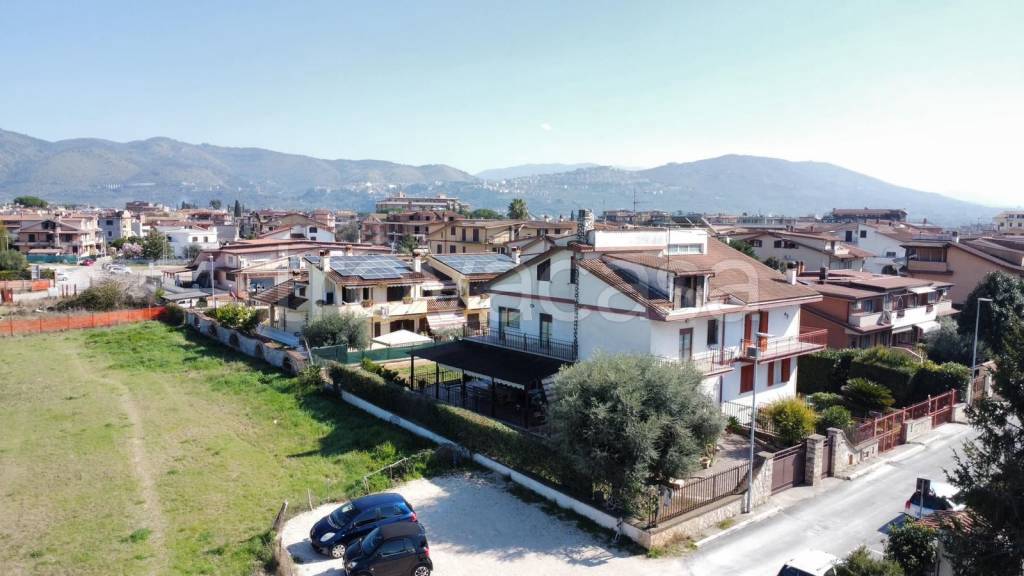 casa indipendente in vendita a Guidonia Montecelio in zona Villanova