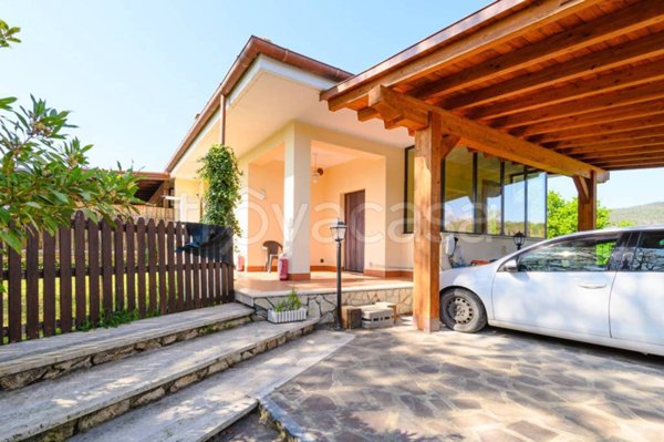 casa indipendente in vendita a Guidonia Montecelio in zona Montecelio