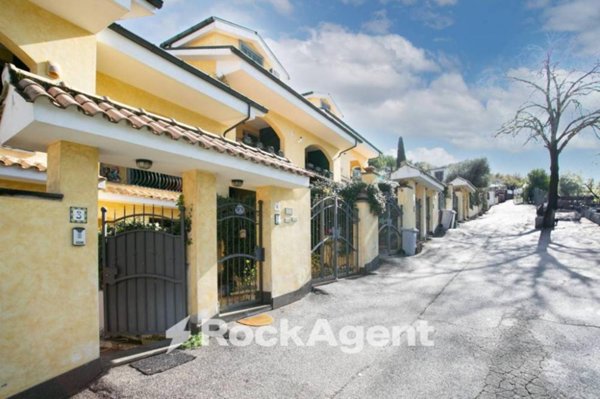 casa indipendente in vendita a Guidonia Montecelio in zona Marco Simone