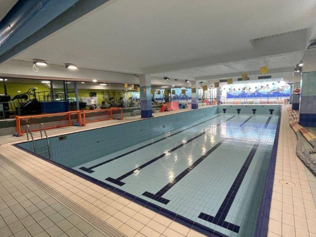 negozio in vendita a Guidonia Montecelio in zona Guidonia