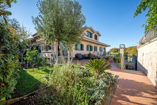 casa indipendente in vendita a Guidonia Montecelio in zona Setteville