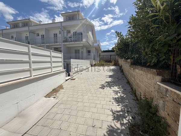 casa indipendente in vendita a Guidonia Montecelio in zona Setteville