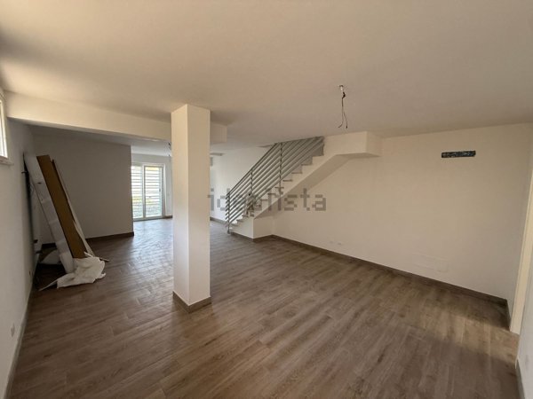 casa indipendente in vendita a Guidonia Montecelio in zona Setteville