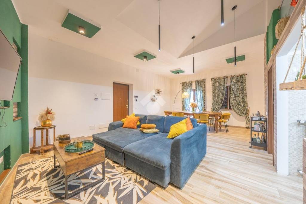 appartamento in vendita a Guidonia Montecelio in zona Marco Simone