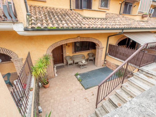 casa indipendente in vendita a Guidonia Montecelio in zona Pichini
