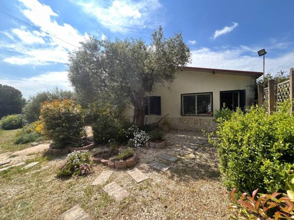 casa indipendente in vendita a Guidonia Montecelio in zona Montecelio
