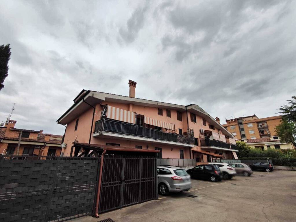 appartamento in vendita a Guidonia Montecelio in zona Villanova