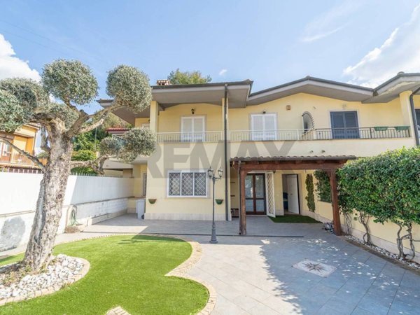 casa indipendente in vendita a Guidonia Montecelio in zona Guidonia