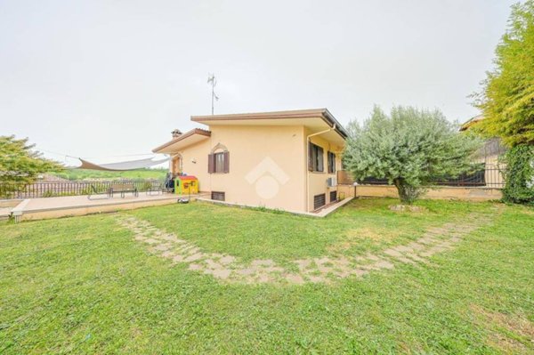 casa indipendente in vendita a Guidonia Montecelio in zona Marco Simone