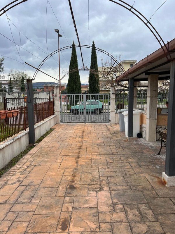 appartamento in vendita a Guidonia Montecelio in zona Villalba