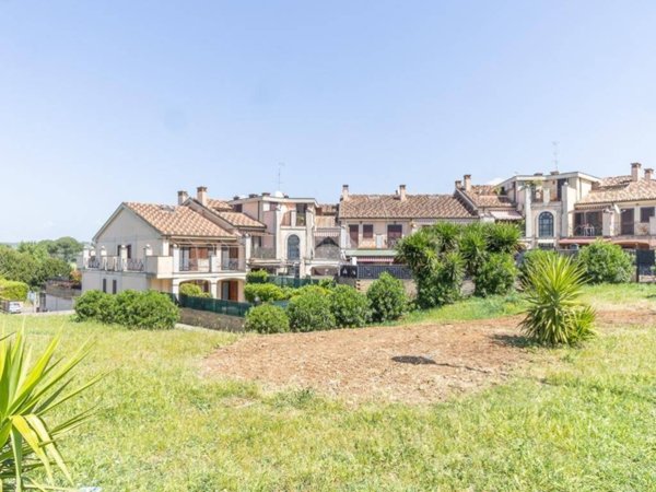 appartamento in vendita a Guidonia Montecelio in zona Marco Simone