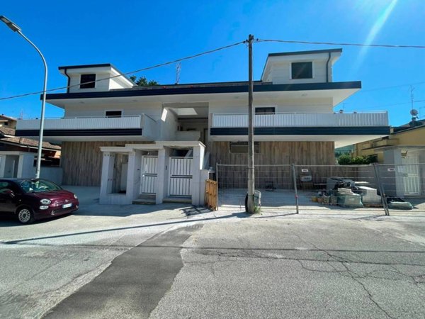 appartamento in vendita a Guidonia Montecelio in zona Marco Simone