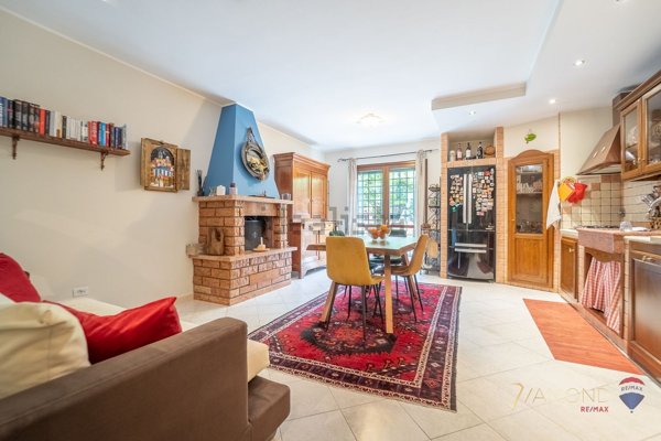 casa indipendente in vendita a Guidonia Montecelio in zona Marco Simone