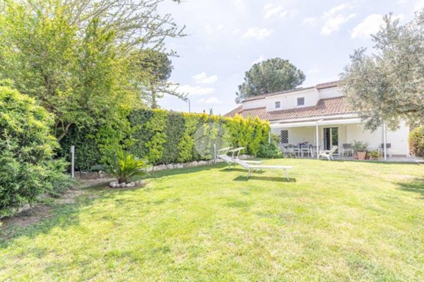 casa indipendente in vendita a Guidonia Montecelio in zona Colleverde