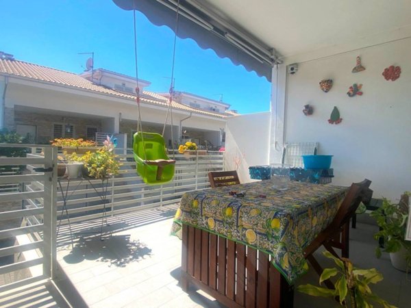 casa indipendente in vendita a Guidonia Montecelio in zona Setteville