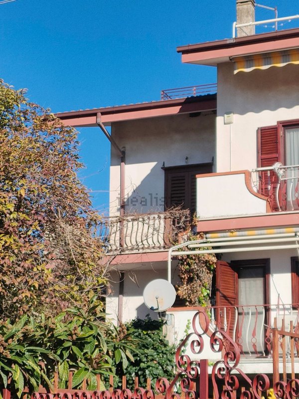 casa indipendente in vendita a Guidonia Montecelio in zona Guidonia