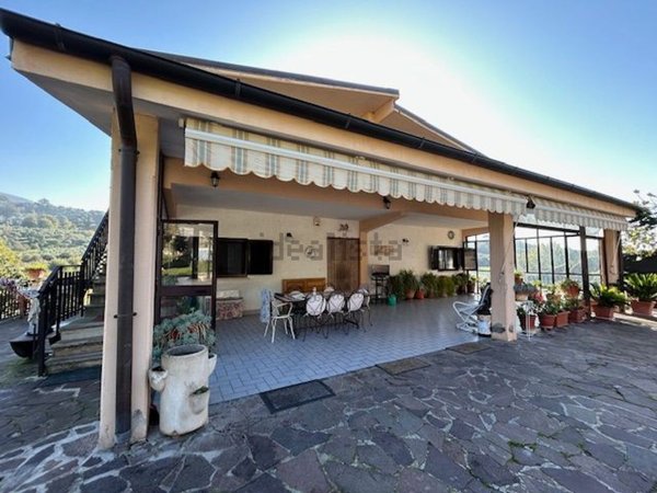 casa indipendente in vendita a Guidonia Montecelio in zona Guidonia