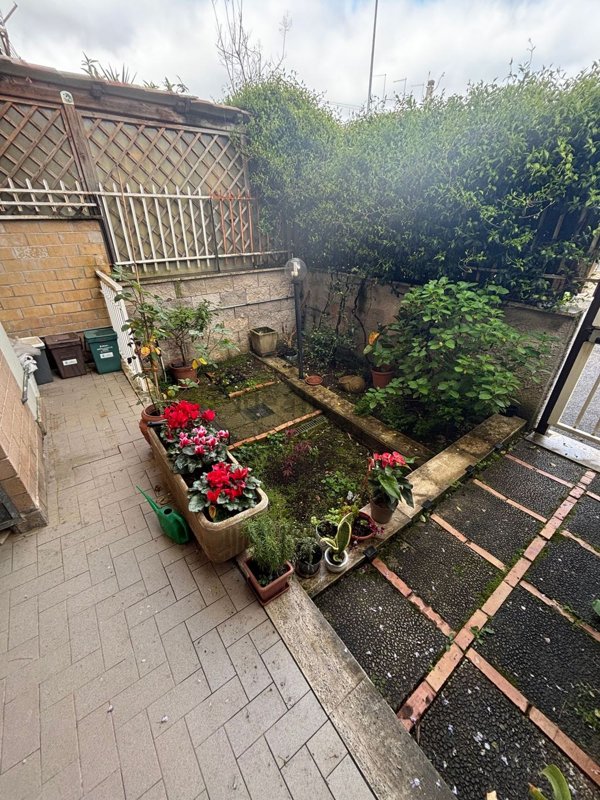 esavano in vendita a Guidonia Montecelio in zona Guidonia