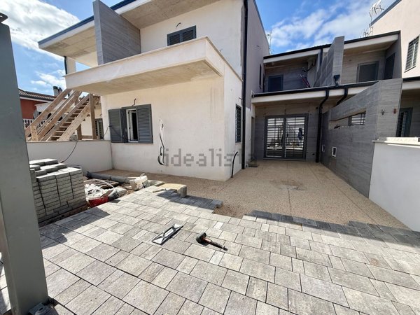 casa indipendente in vendita a Guidonia Montecelio in zona Setteville