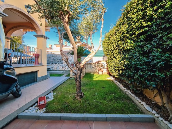 casa indipendente in vendita a Guidonia Montecelio in zona Marco Simone