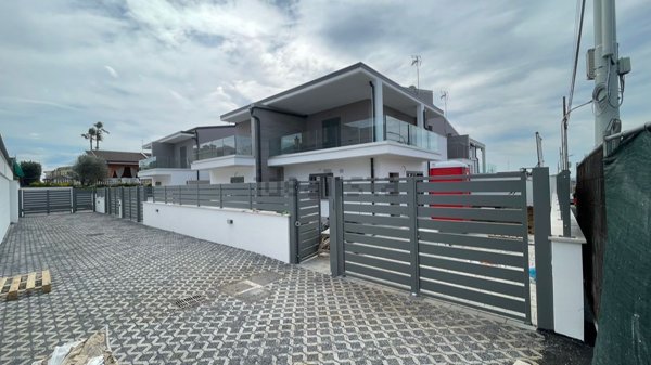 casa indipendente in vendita a Guidonia Montecelio in zona Setteville