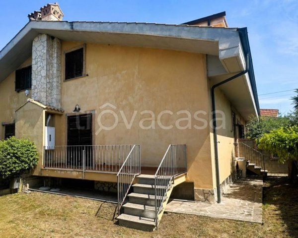 casa indipendente in vendita a Guidonia Montecelio in zona Montecelio