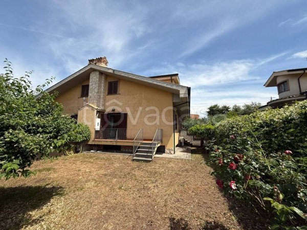 casa indipendente in vendita a Guidonia Montecelio in zona Montecelio