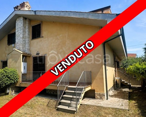 casa indipendente in vendita a Guidonia Montecelio in zona Montecelio