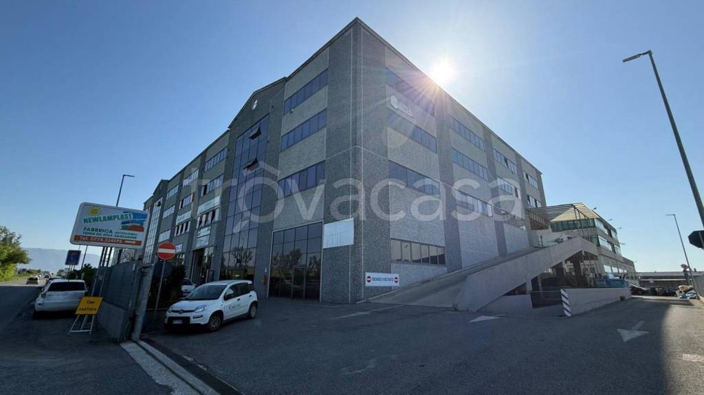 ufficio in vendita a Guidonia Montecelio in zona Montecelio