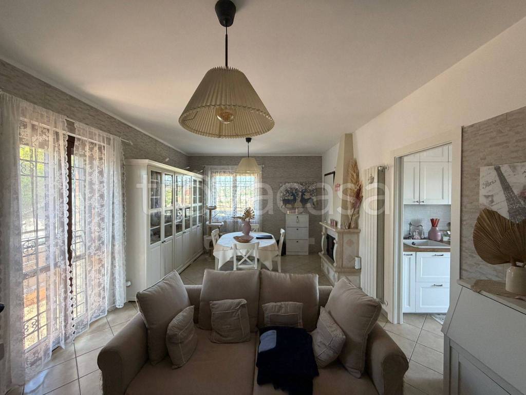 casa indipendente in vendita a Guidonia Montecelio in zona Pichini