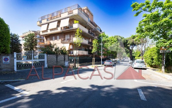 locale di sgombero in vendita a Guidonia Montecelio in zona Guidonia