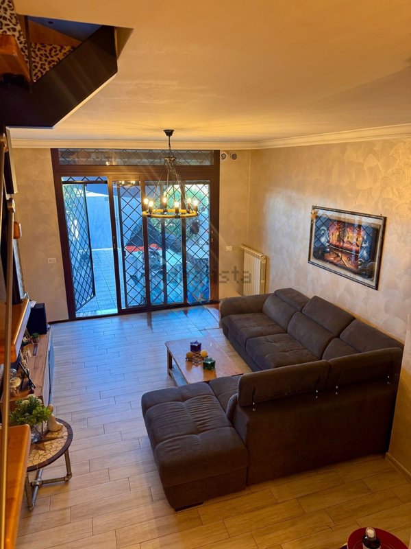 casa indipendente in vendita a Guidonia Montecelio in zona Marco Simone