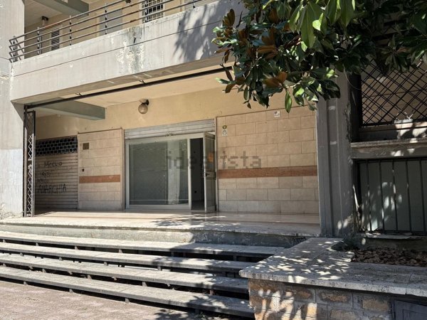 locale commerciale in vendita a Guidonia Montecelio