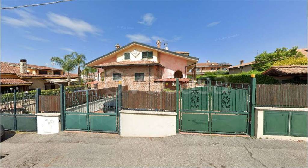 casa indipendente in vendita a Guidonia Montecelio in zona Montecelio
