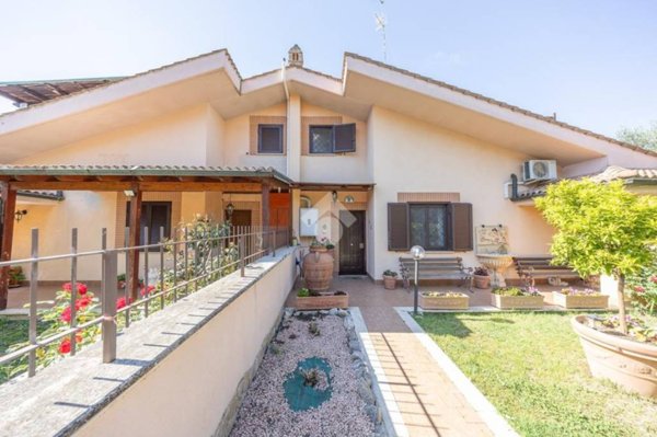 casa indipendente in vendita a Guidonia Montecelio in zona Pichini
