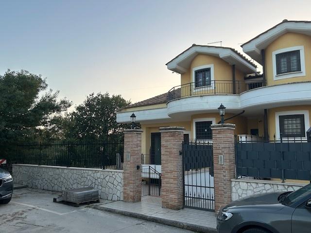 appartamento in vendita a Guidonia Montecelio in zona Marco Simone